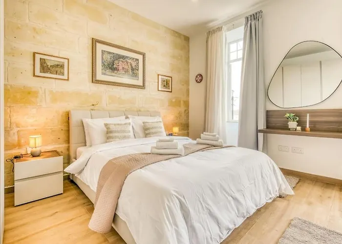 Exclusive Seafront Townhouse Sliema, Valletta View