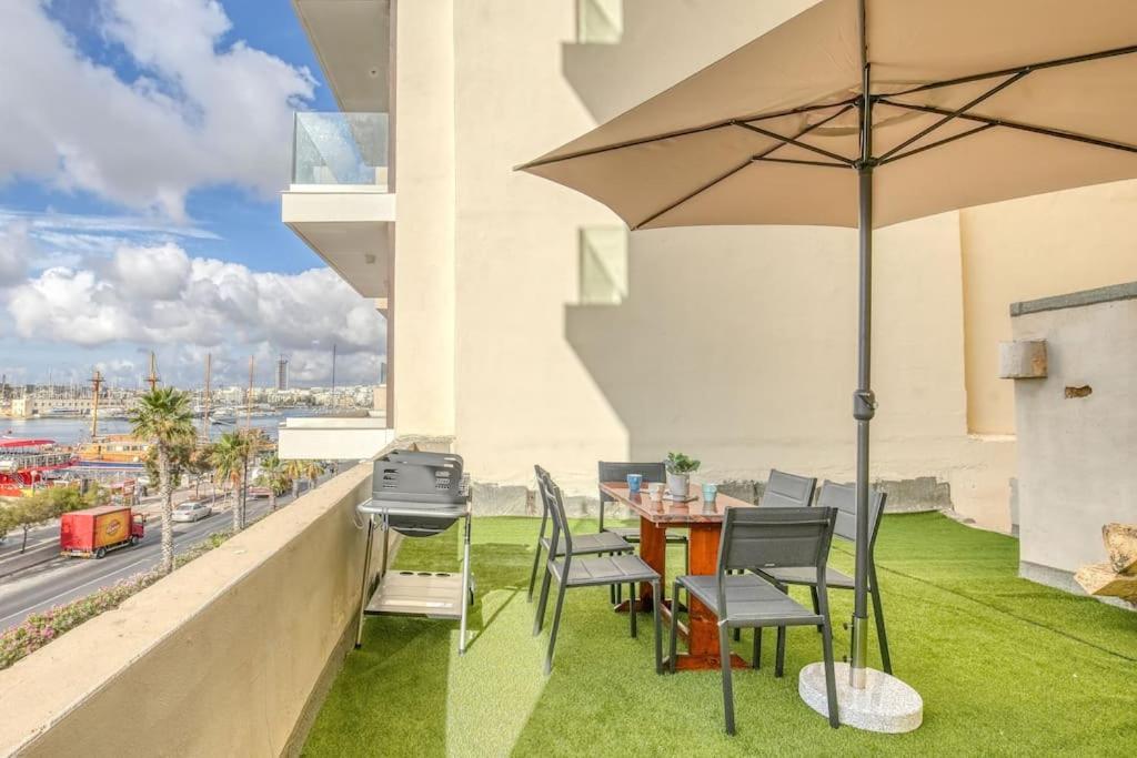 Exclusive Seafront Townhouse Sliema, Valletta View Sliema