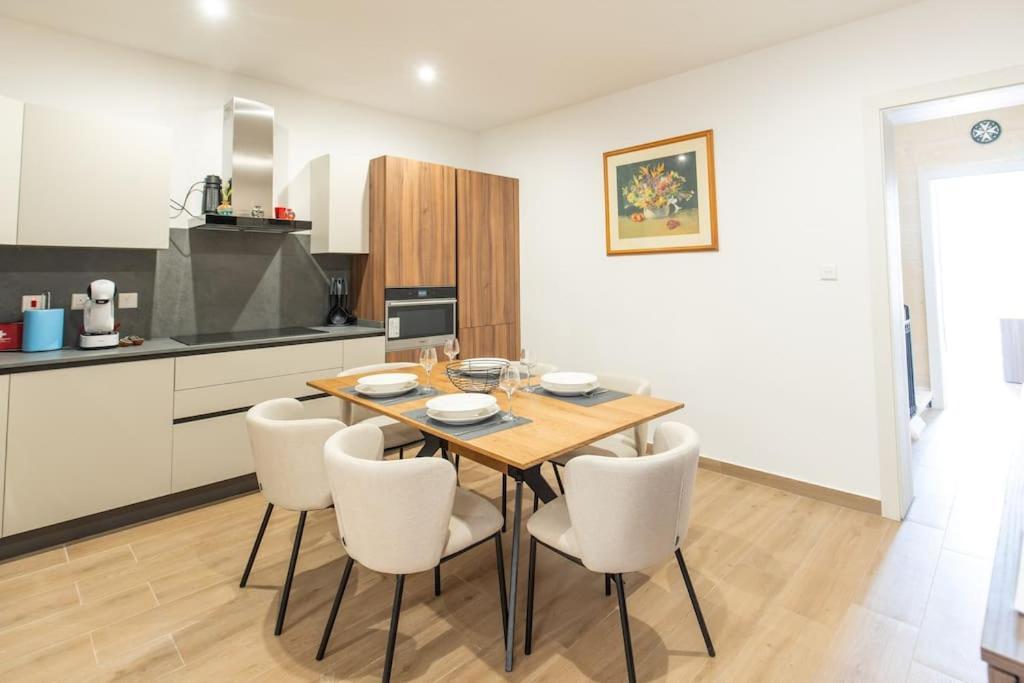 Exclusive Seafront Townhouse Sliema, Valletta View * Sliema