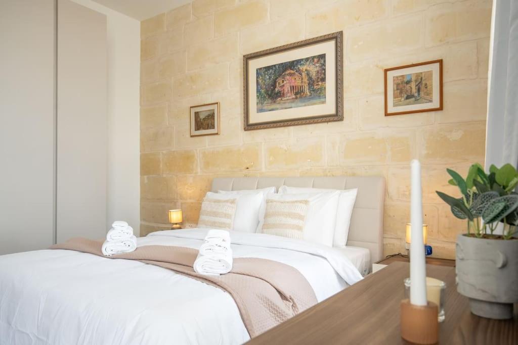 Exclusive Seafront Townhouse Sliema, Valletta View *