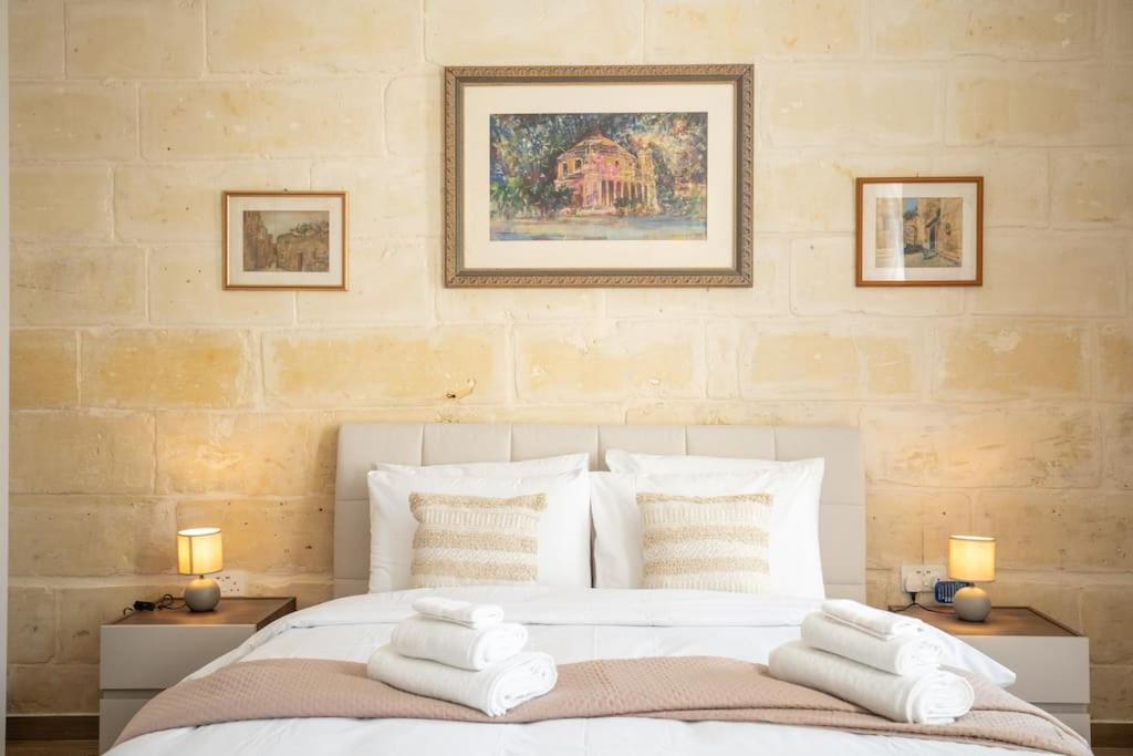 Exclusive Seafront Townhouse Sliema, Valletta View *