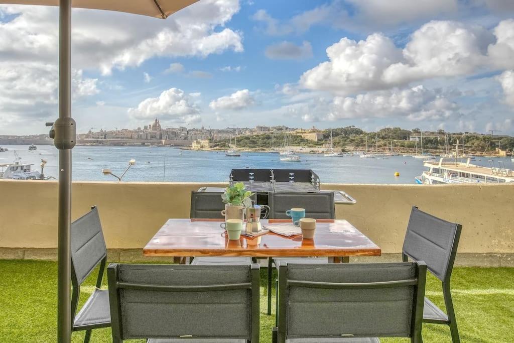 Exclusive Seafront Townhouse Sliema, Valletta View Sliema