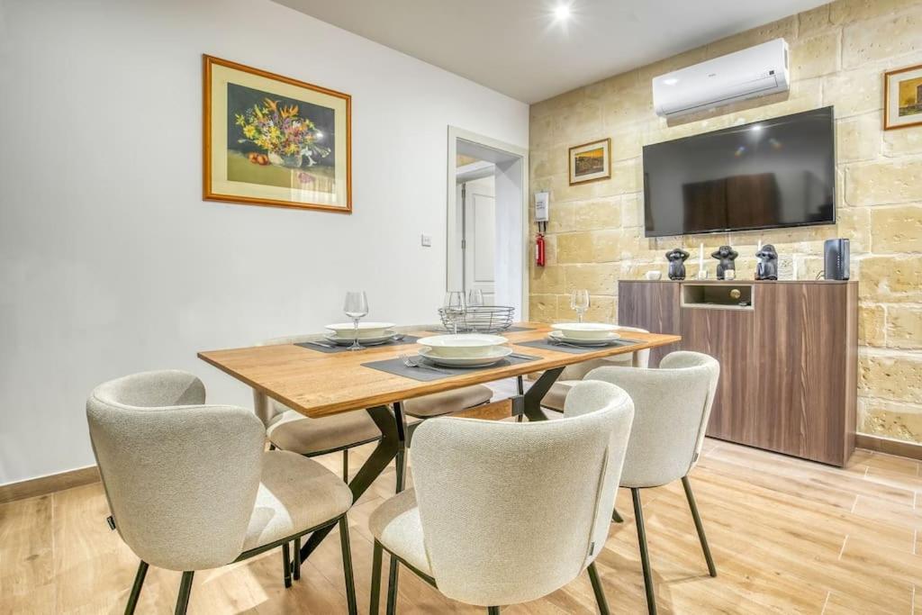 Ferienhaus Exclusive Seafront Townhouse Sliema, Valletta View