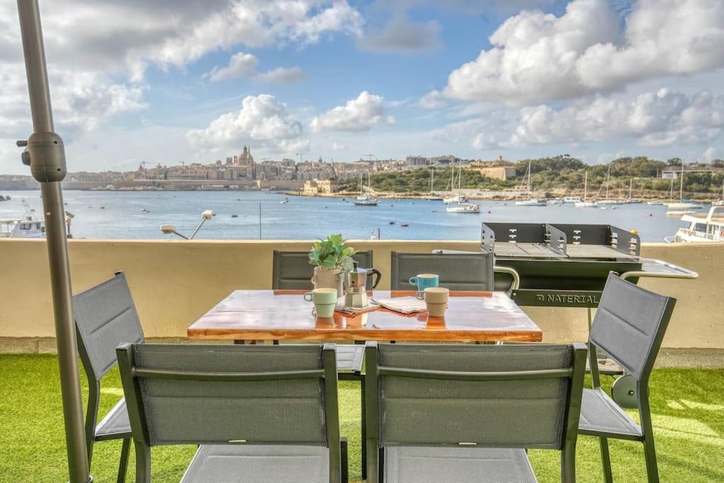 Exclusive Seafront Townhouse Sliema, Valletta View Sliema