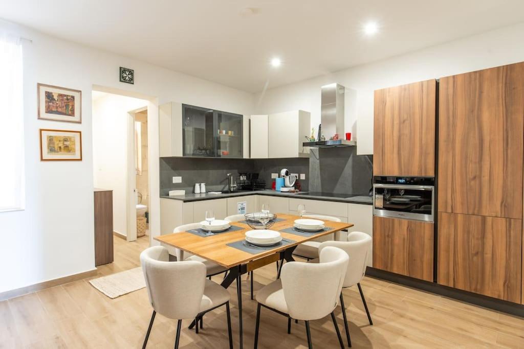 Exclusive Seafront Townhouse Sliema, Valletta View Sliema