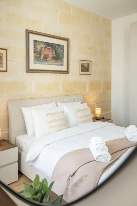 Exclusive Seafront Townhouse Sliema, Valletta View Sliema