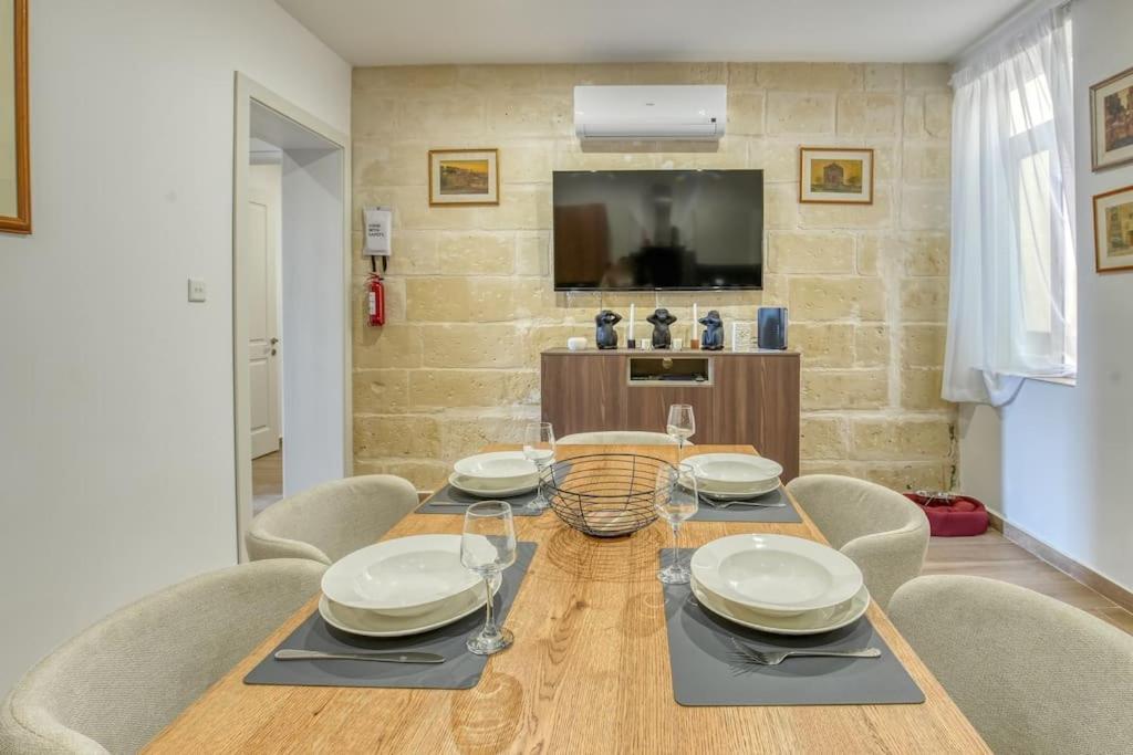 Ferienhaus Exclusive Seafront Townhouse Sliema, Valletta View